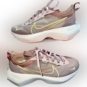 Women Nike Vista Lite shoes.